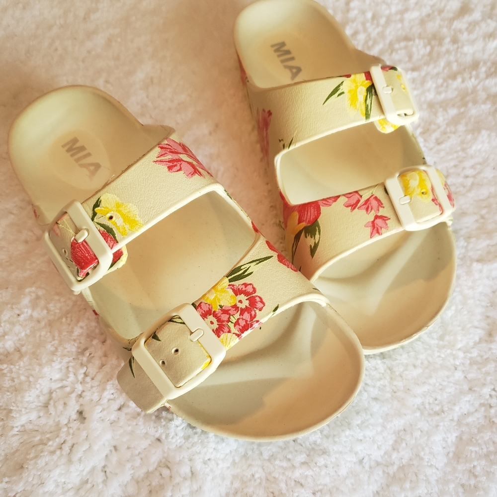 MIA Sandals